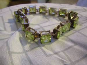 lot 620 image: Green rhinestone bracelet