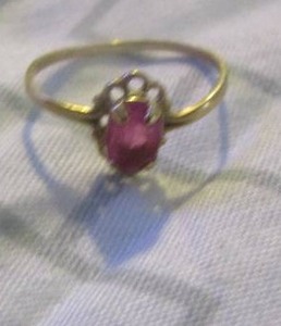 lot 625 image: 10K PINK SAPPHIRE RING