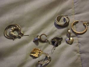 lot 456 image: earrings
