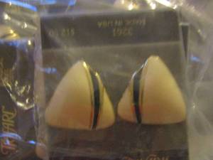 lot 421 image: Triafri white and green earrings