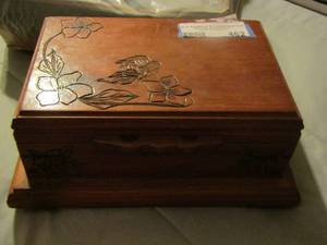 lot 462 image: 1 jewelry box
