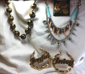 lot 7 image: Runway Jewelry see below for descriptions