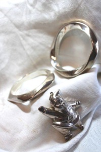 lot 31 image: Sterling silver jewelry (2) Sterling Silver MCM holloware sculptural bangle bracelets. Both marked 925 Sterling Silver MCM holloware puffed pendant in Santa form. Marked 925. 3L