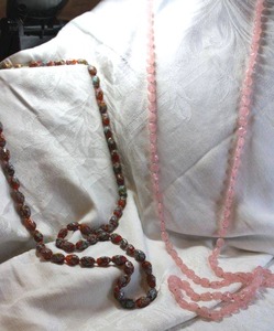 lot 40 image: 14K Gold filled jewelry (2) Gold Filled glass bead necklaces. Both marked 1420 on side of clasps. Pink 60L, Mottled bead 38L