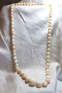 lot 43 image: Jewelry Graduated MCM chunky white and pink rough Opal necklace. 28L