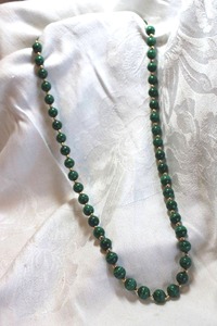 lot 50 image: 14K Gold jewelry Polished Malachite bead necklace with 14K yellow gold clasp. Marked 14K. 26L Clasp needs untangled