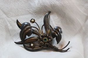 lot 54 image: Large Sterling Silver foliate brooch  pin. Marked  120 12K GF Sterling. 4 x 3
