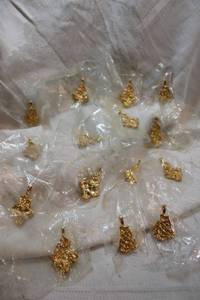 lot 69 image: (15) Gold-plated nugget style pendants. 1.25L