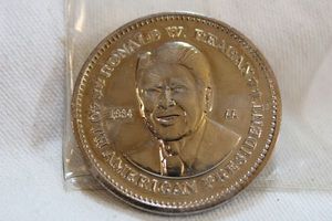 lot 75 image: Ronald Reagan Double Eagle commemorative silver clad (.999) coin w certificate.