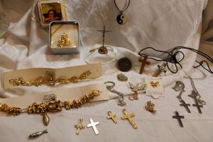 lot 83 image: Religious theme jewelry. Includes (2) Noahs Ark bracelets, plus