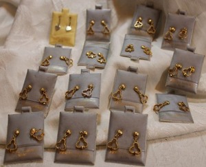 lot 87 image: (15) Carded earring sets