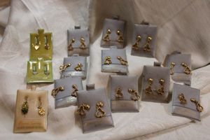 lot 88 image: (14) Carded earring sets