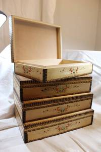 lot 171 image: (4) Balsa Wood decorated matched boxes