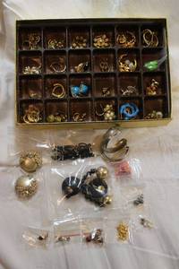 lot 104 image: Matched earring selection. Approx 40 sets.
