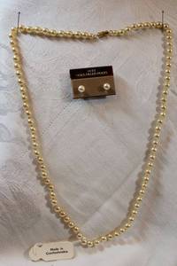 lot 108 image: Hand Knotted Czechoslovakian 22L pearl strand with barrel clasp and 14K Gold Filled earrings