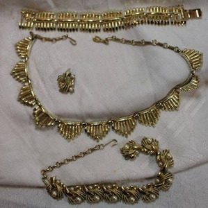 lot 114 image: Signed Coro jewelry. Includes necklace and bracelet. Also includes a damaged necklace and 1 earring. All signed