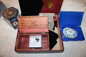 lot 172 image: Jewelry displays, keepsake box, earring holder plus