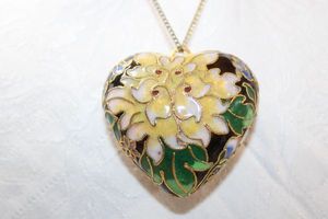 lot 135 image: Large puffed Cloisonn heart pendant on 22L chain.