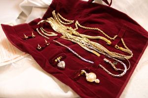 lot 138 image: (5) American Showcase gold-plated necklaces in jewelry keeper with earrings and pendants