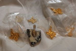 lot 140 image: (6) Nugget-style pendants in Texas state shape. Includes a Texas shaped rock pendant also