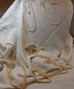 lot 147 image: Pearl necklaces in storage keepers. Includes (2) freshwater rice Krispie pearl necklaces, bracelet plus