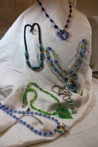 lot 149 image: (6) Glass necklaces. Includes (2) with Dichroic glass pendants and one with Venetian style gold feathered elongated beads