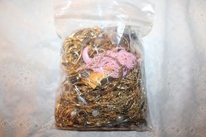 lot 151 image: Large bag of broke gold-plated and other chains