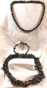 lot 156 image: Hematite necklace and loose stones, magnetic