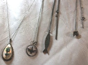lot 163 image: Sterling Silver necklaces. Includes a MOP and Turquoise pendant necklace