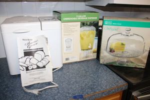 lot 229 image: Bread machine, beverage dispenser and Anchor Hocking cake dome set