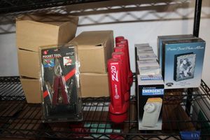 lot 179 image: Pocket tools, flashlights, Emergency lights, photo albums
