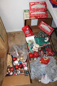 lot 187 image: Christmas decorations - 2 boxes