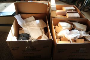 lot 207 image: Wood house crafts - 6 boxes