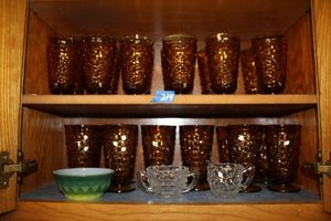 lot 214 image: Amber Indiana Cubist Iced tea tumblers and more