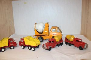 lot 307 image: Vintage metal toy trucks - TONKA and TOOTSIETOY