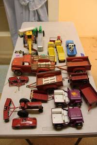 lot 310 image: Vintage metal toys - see photos