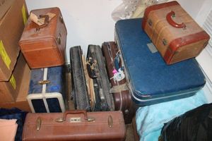 lot 316 image: Vintage suitcases