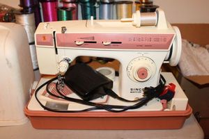 lot 321 image: Vintage SINGER MERRITT 2404