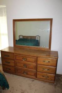 lot 391 image: 9 drawer dresser and mirror set