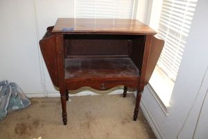 lot 392 image: Antique reading side table