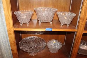 lot 415 image: Lead crystal set with bird design