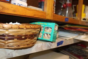 lot 450 image: Kitchen plastic cutting boards, baskets, crepe makers