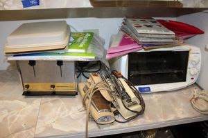 lot 451 image: Kitchen toaster oven, vintage toaster and hand mixers, and lollipop molds