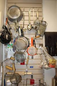 lot 457 image: Kitchen Strainers, knife set, rolling pin, wire racks and more
