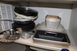 lot 454 image: Kitchen casserole pans, skillet and more