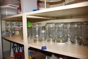 lot 459 image: Kitchen mason jars (variety of sizes)
