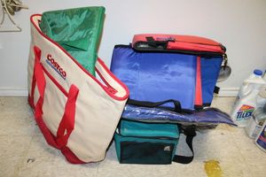 lot 466 image: Insulated shopping and lunch bags