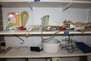 lot 475 image: Kitchen vintage mixer stand, hummingbird feeder, Hard boiled egg maker