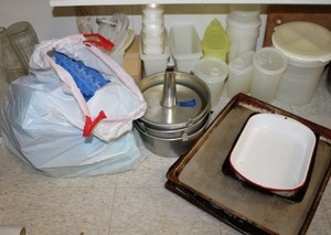 lot 479 image: Kitchen ice cube trays, baking pans, plastic storage containers
