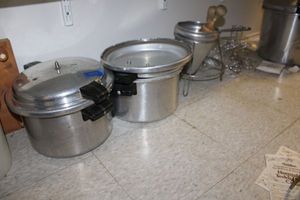 lot 478 image: Kitchen presser cookers, cone strainer